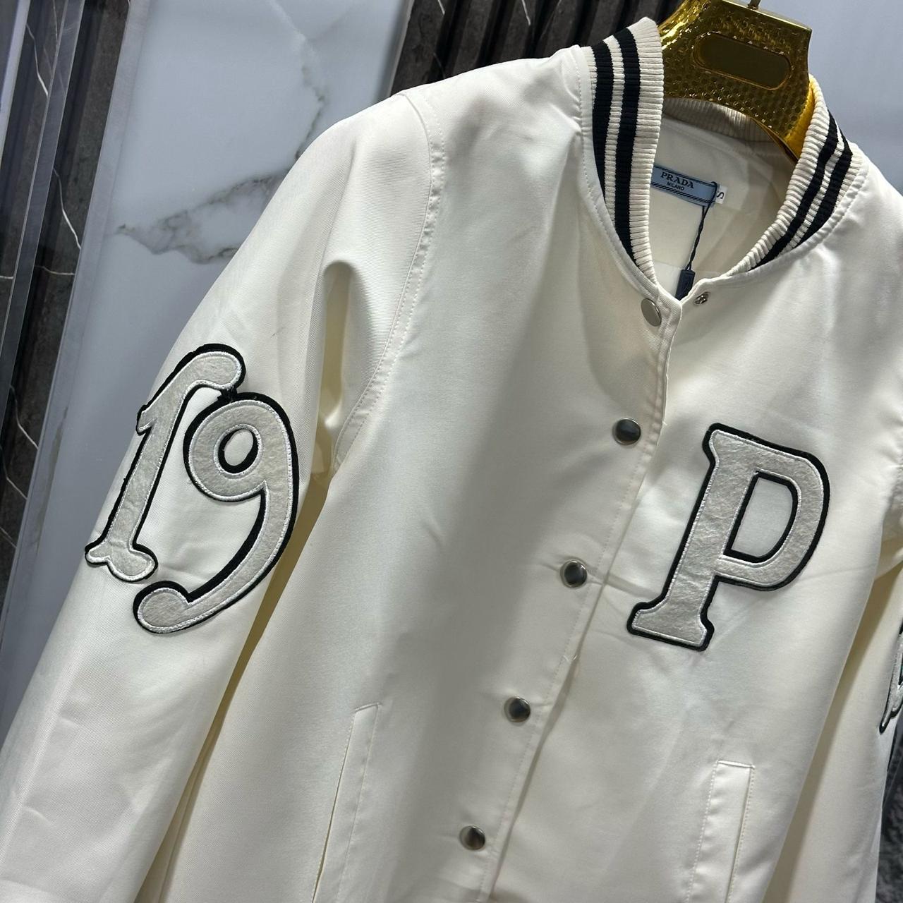 Chaqueta tipo universitaria