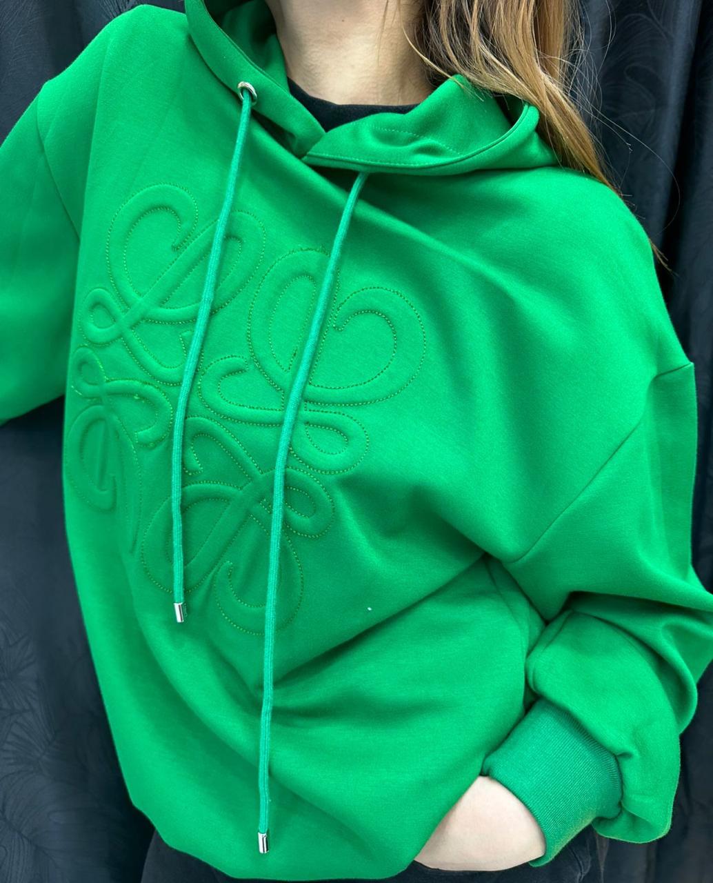 Buzo hoodie bordado de lujo